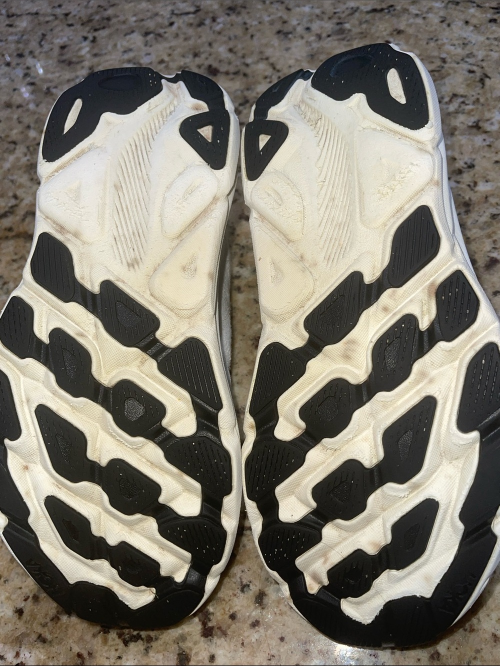 Hoka One One Clifton 9 - Picture 12 of 14